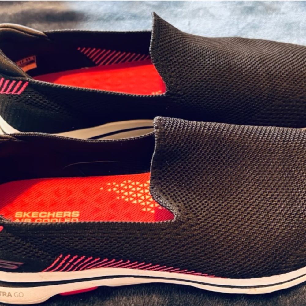 Sketchers GO Walk Shoes 9 - Picture 2 of 5